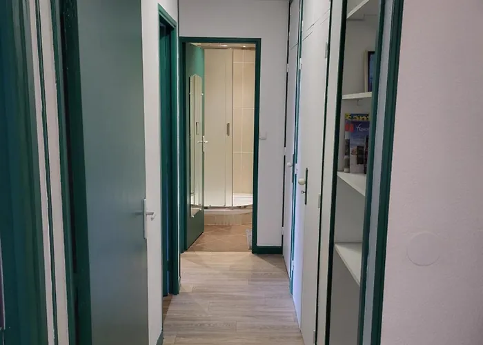 Private Room-4 In Hannana Apartment- 2 Min Walk To Tram 12 Min To Train Station 15 Min To Massena Place Séjour chez l'habitant *
