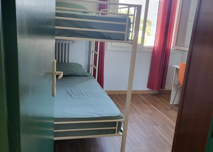 Private Room-4 In Hannana Apartment- 2 Min Walk To Tram 12 Min To Train Station 15 Min To Massena Place Séjour chez l'habitant